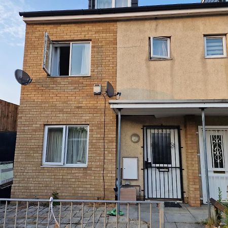 Mile End Budget Guesthouse Londra Exterior foto