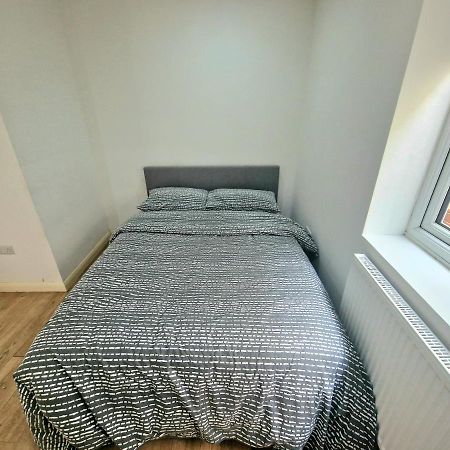 Mile End Budget Guesthouse Londra Exterior foto