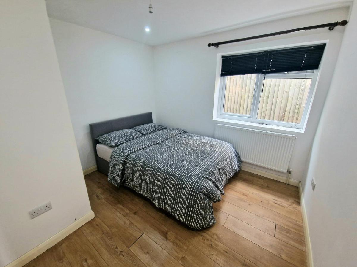 Mile End Budget Guesthouse Londra Exterior foto