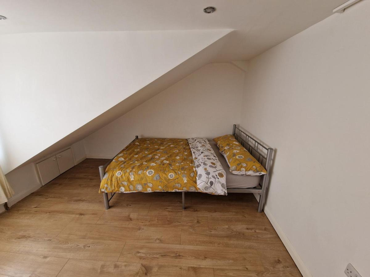 Mile End Budget Guesthouse Londra Exterior foto